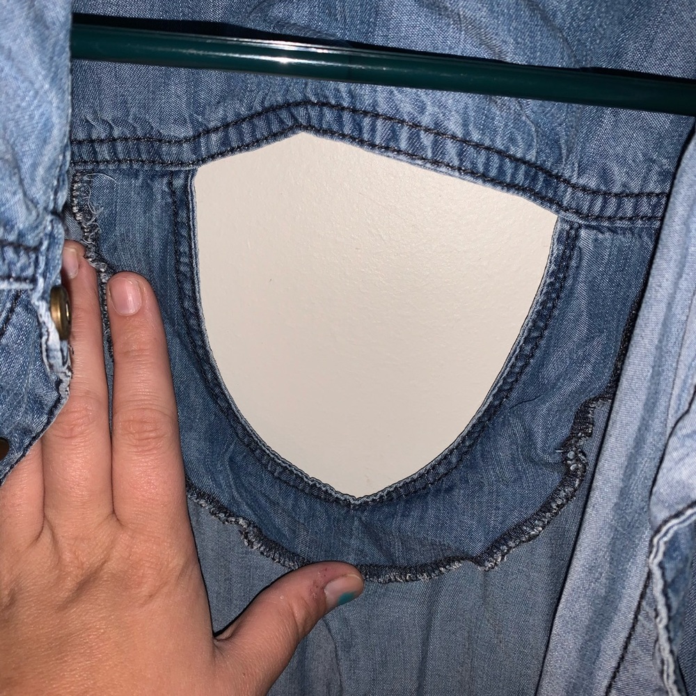 Button down - Picture 2 of 4